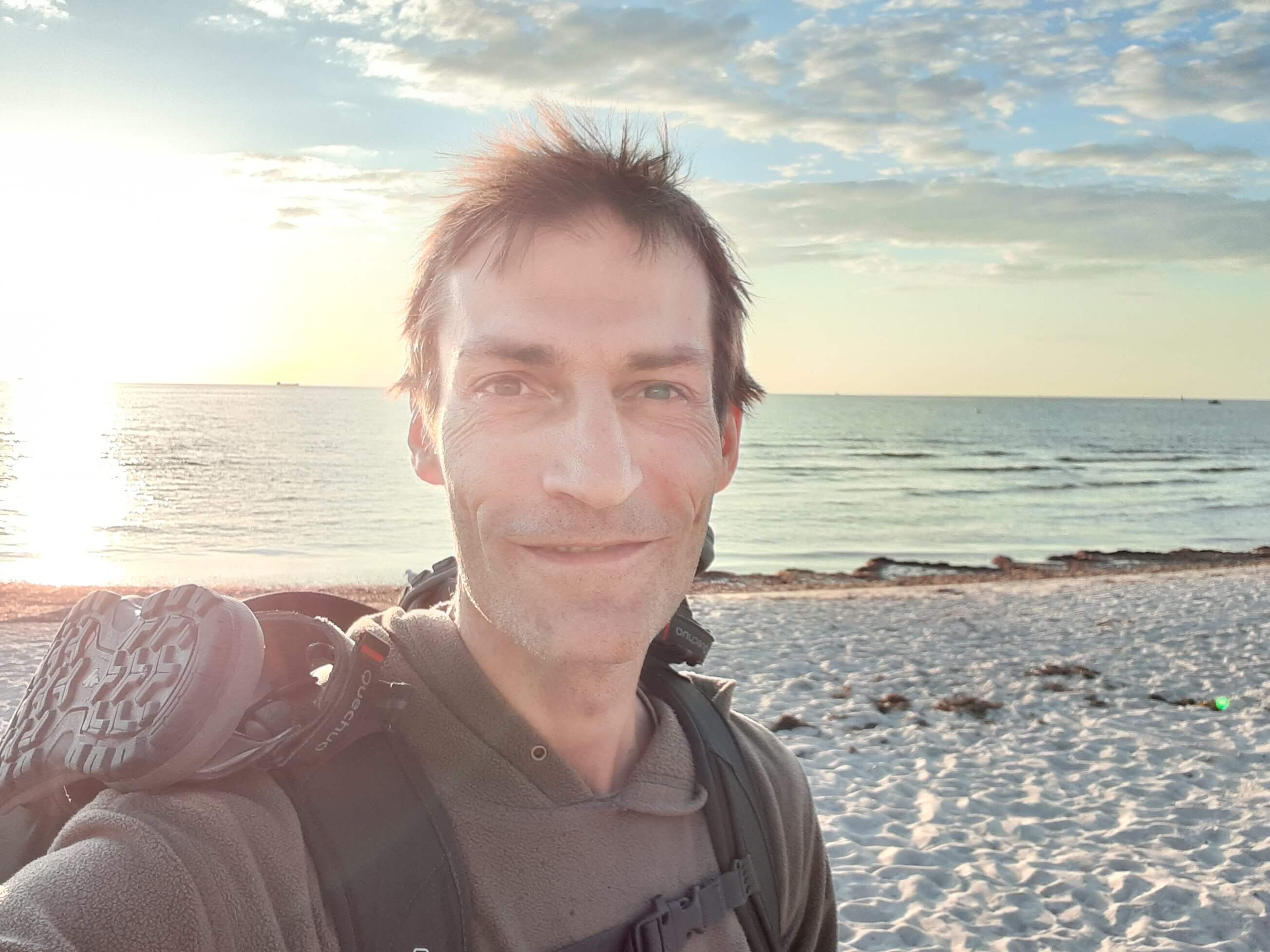 Nils Kriedner am Strand auf Reisen